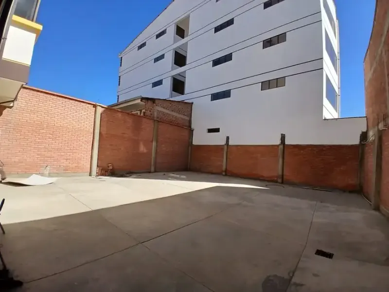 Foto 11 de Local comercial en alquiler de 320 m² con parqueo en calle La Plata, Oruro