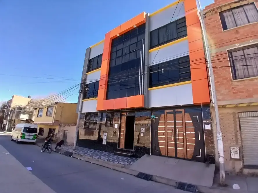 Foto 1 de Local comercial en alquiler de 320 m² con parqueo en calle La Plata, Oruro