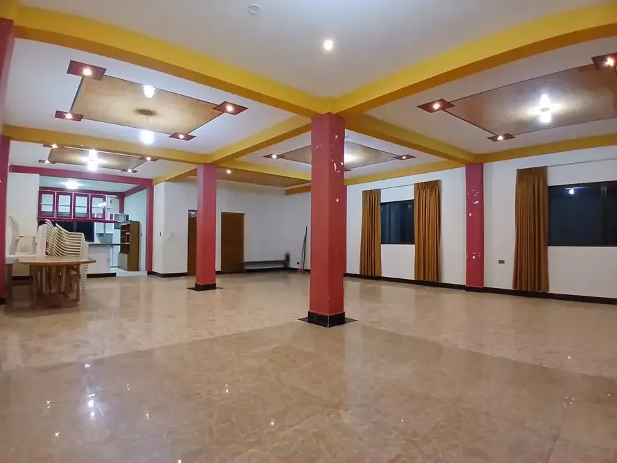 Foto 2 de Local comercial en alquiler de 320 m² con parqueo en calle La Plata, Oruro