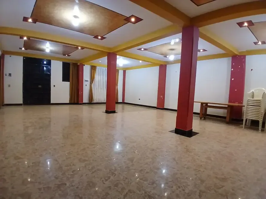 Foto 3 de Local comercial en alquiler de 320 m² con parqueo en calle La Plata, Oruro