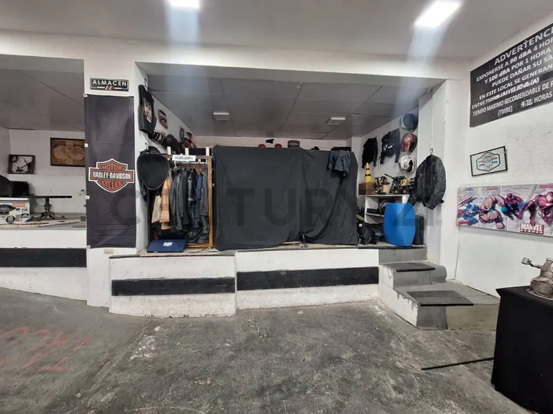 Foto 7 de Local Comercial en Alto Obrajes | Espacio Multifuncional y Versátil
