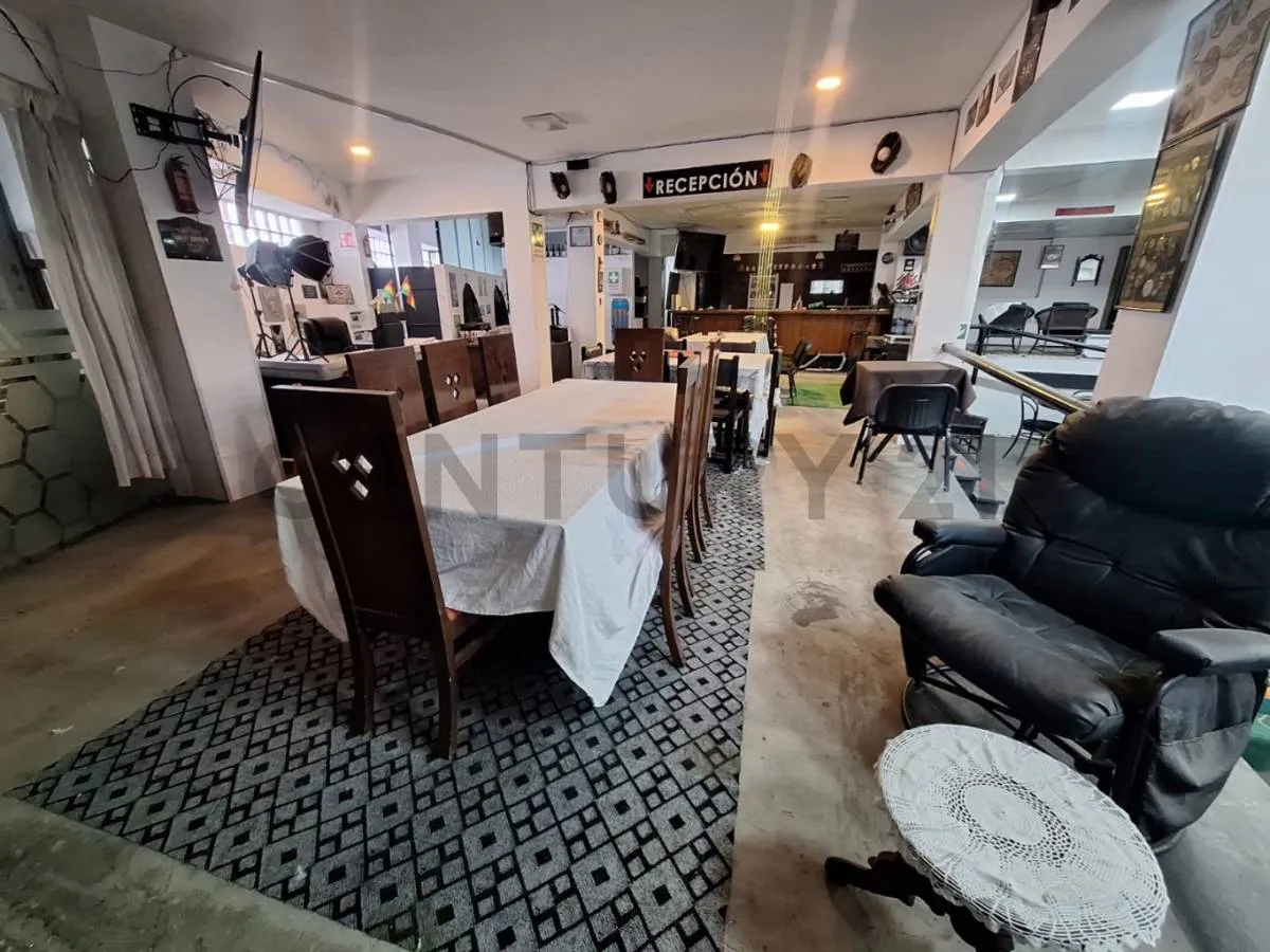 Foto 3 de Local Comercial en Alto Obrajes | Espacio Multifuncional y Versátil