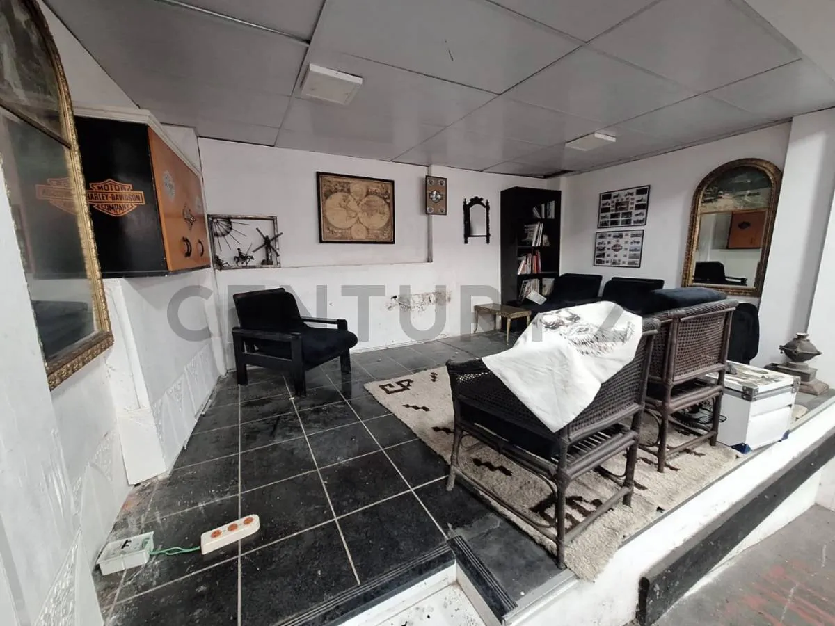 Foto 8 de Local Comercial en Alto Obrajes | Espacio Multifuncional y Versátil