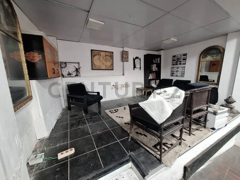 Foto 8 de Local Comercial en Alto Obrajes | Espacio Multifuncional y Versátil