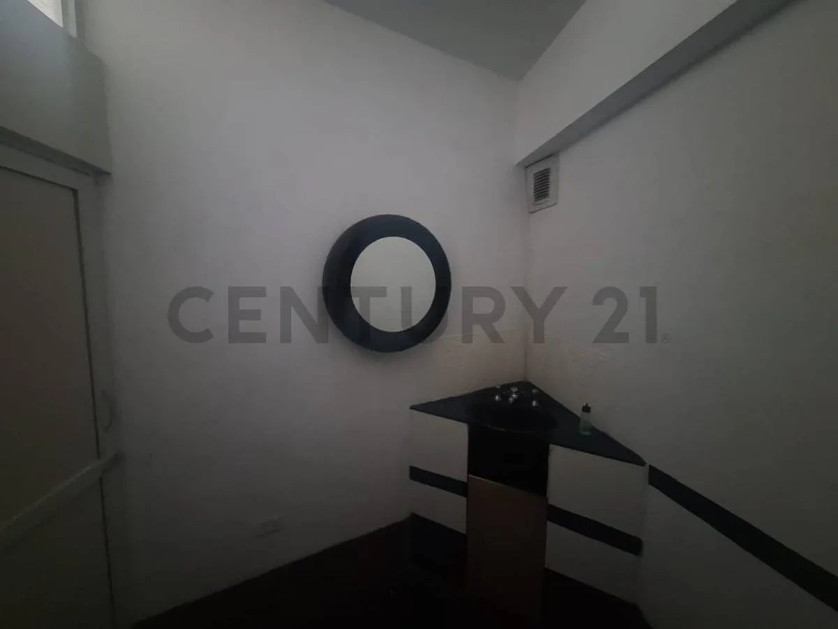 Foto 11 de Local Comercial en Alto Obrajes | Espacio Multifuncional y Versátil