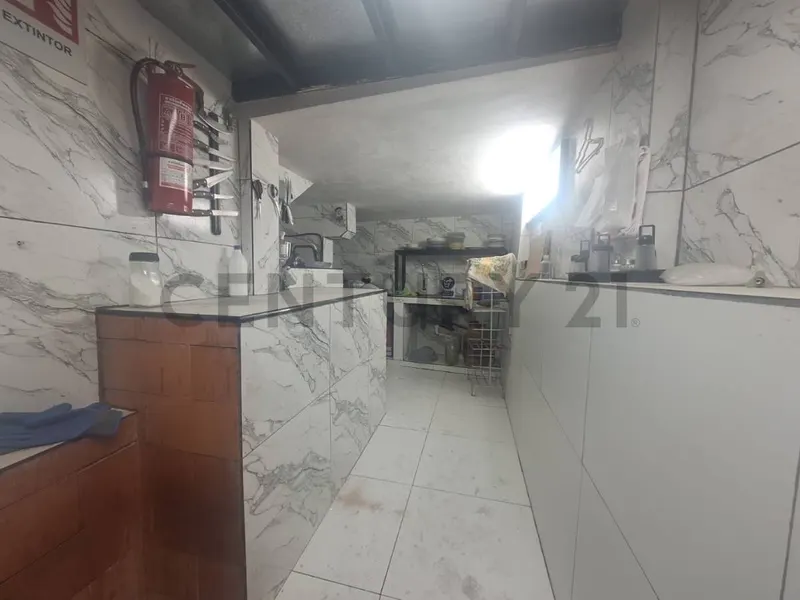 Foto 10 de Local Comercial en Alto Obrajes | Espacio Multifuncional y Versátil
