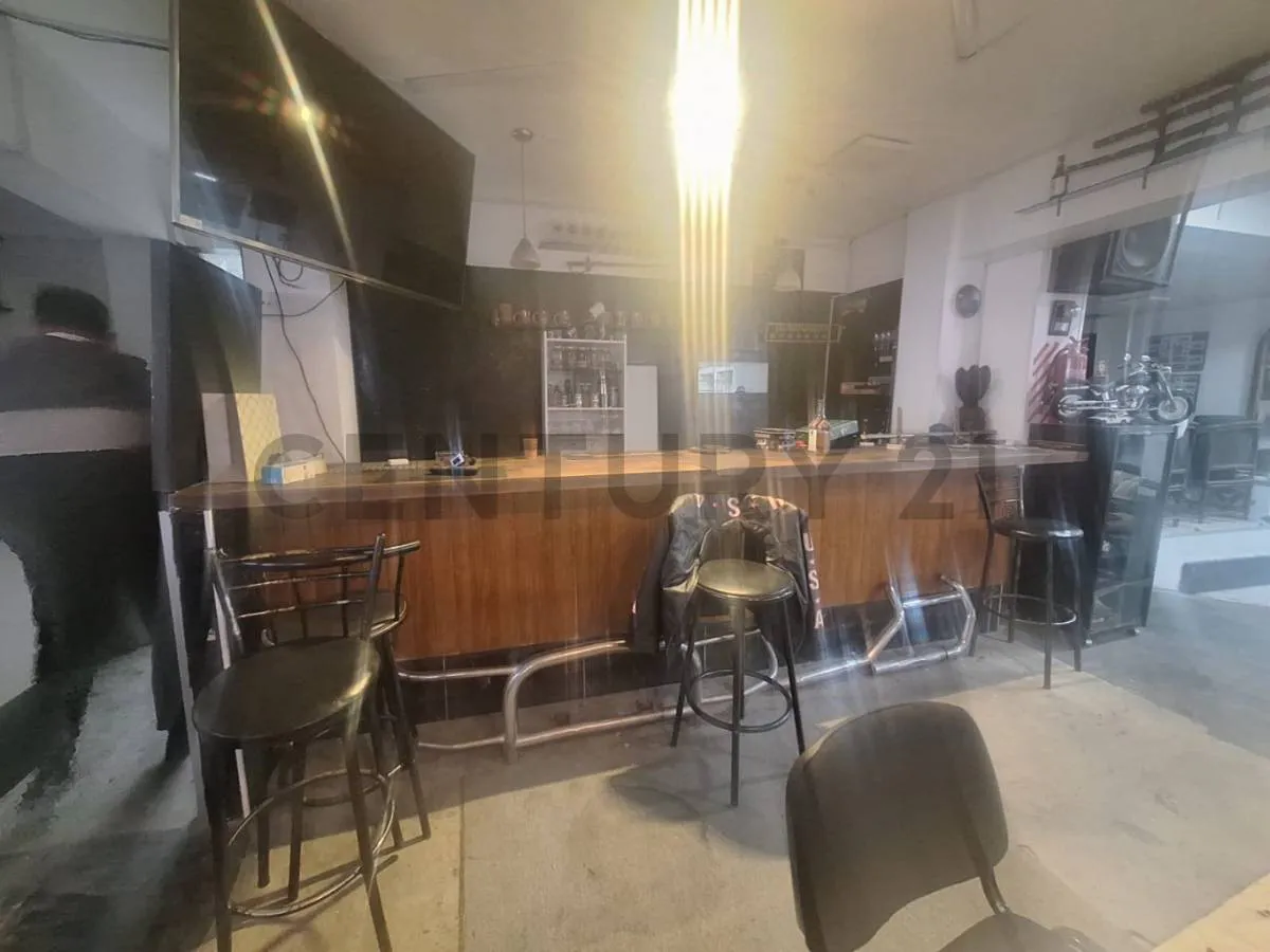 Foto 6 de Local Comercial en Alto Obrajes | Espacio Multifuncional y Versátil