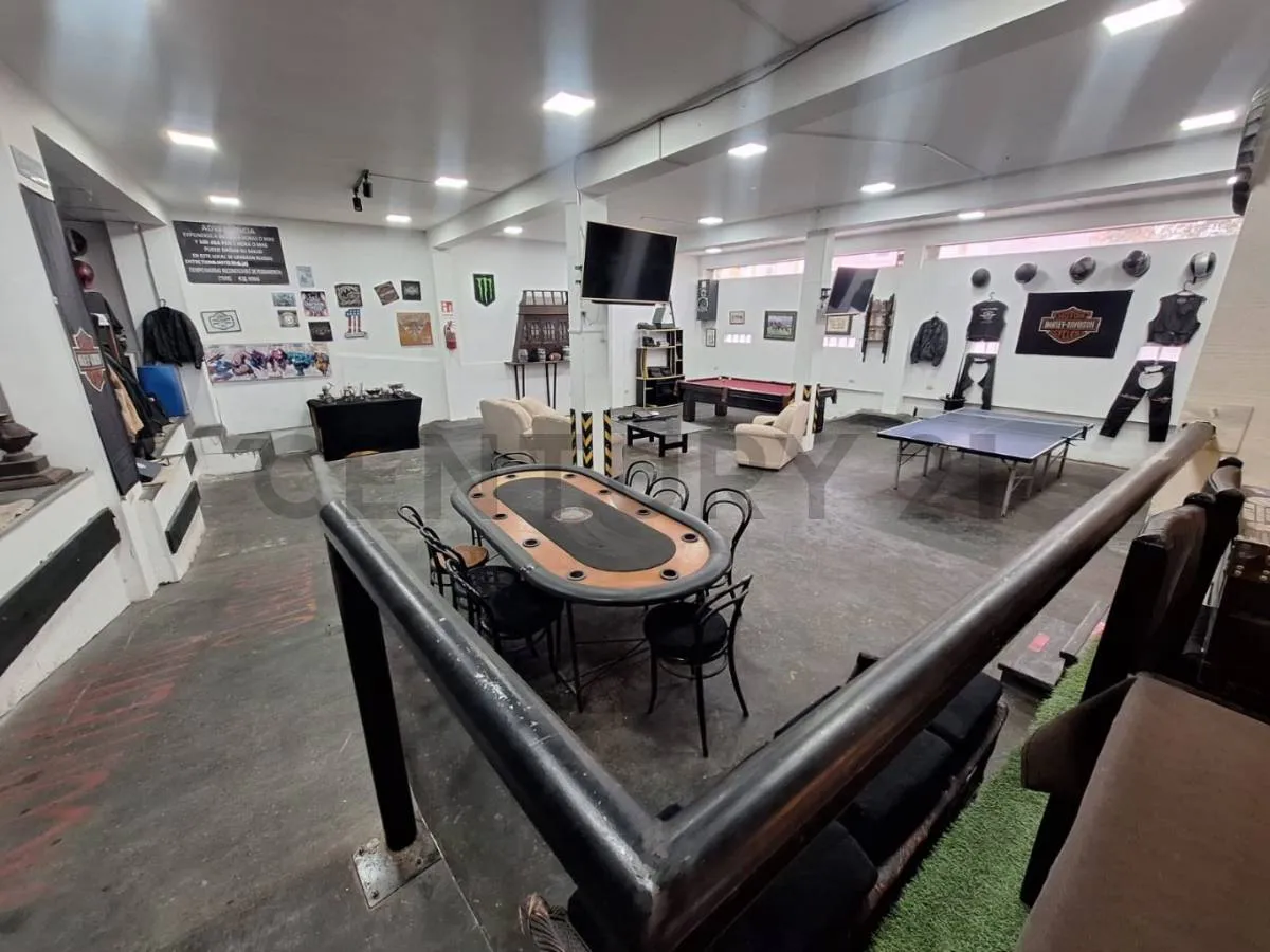 Foto 2 de Local Comercial en Alto Obrajes | Espacio Multifuncional y Versátil