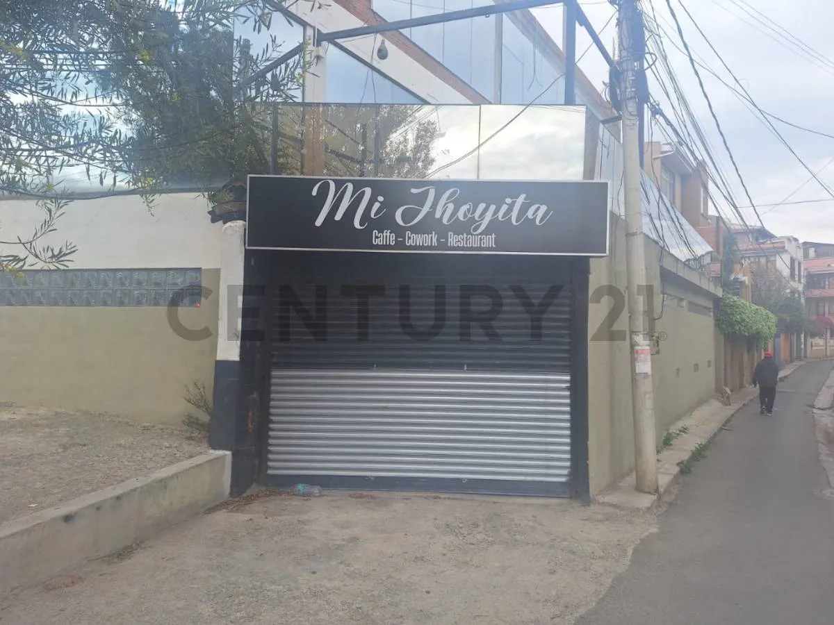 Foto 1 de Local Comercial en Alto Obrajes | Espacio Multifuncional y Versátil