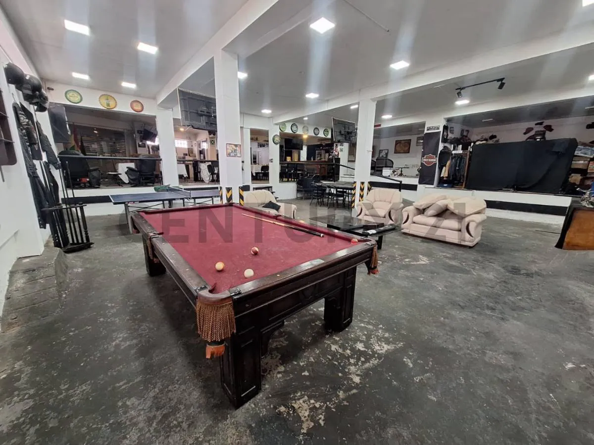 Foto 4 de Local Comercial en Alto Obrajes | Espacio Multifuncional y Versátil