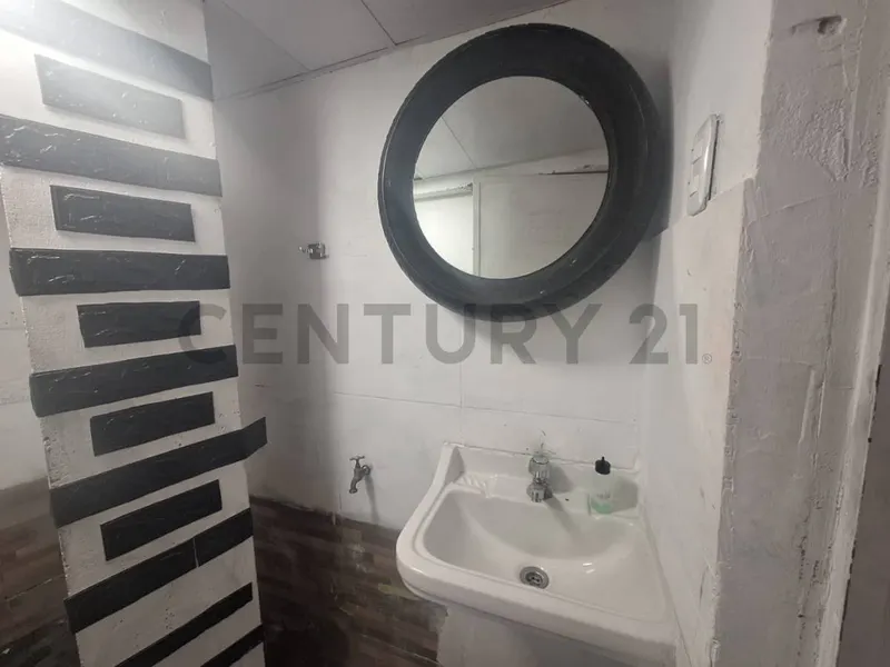 Foto 12 de Local Comercial en Alto Obrajes | Espacio Multifuncional y Versátil