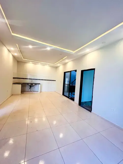 Foto 5 de Casa en Alquiler con 5 Habitaciones - Urb. La Solución Final Av. Moscú