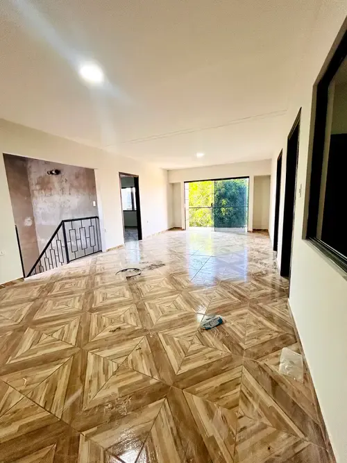 Foto 12 de Casa en Alquiler con 5 Habitaciones - Urb. La Solución Final Av. Moscú