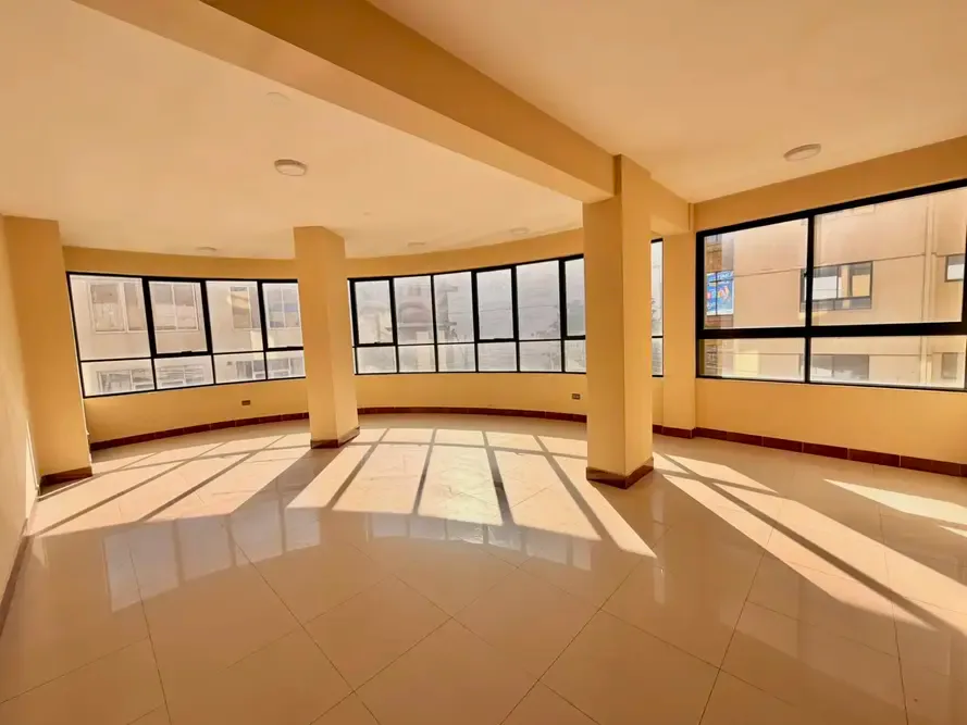 Foto 12 de Local Comercial en Alquiler – Piso 2-8 en El Centro de Cochabamba