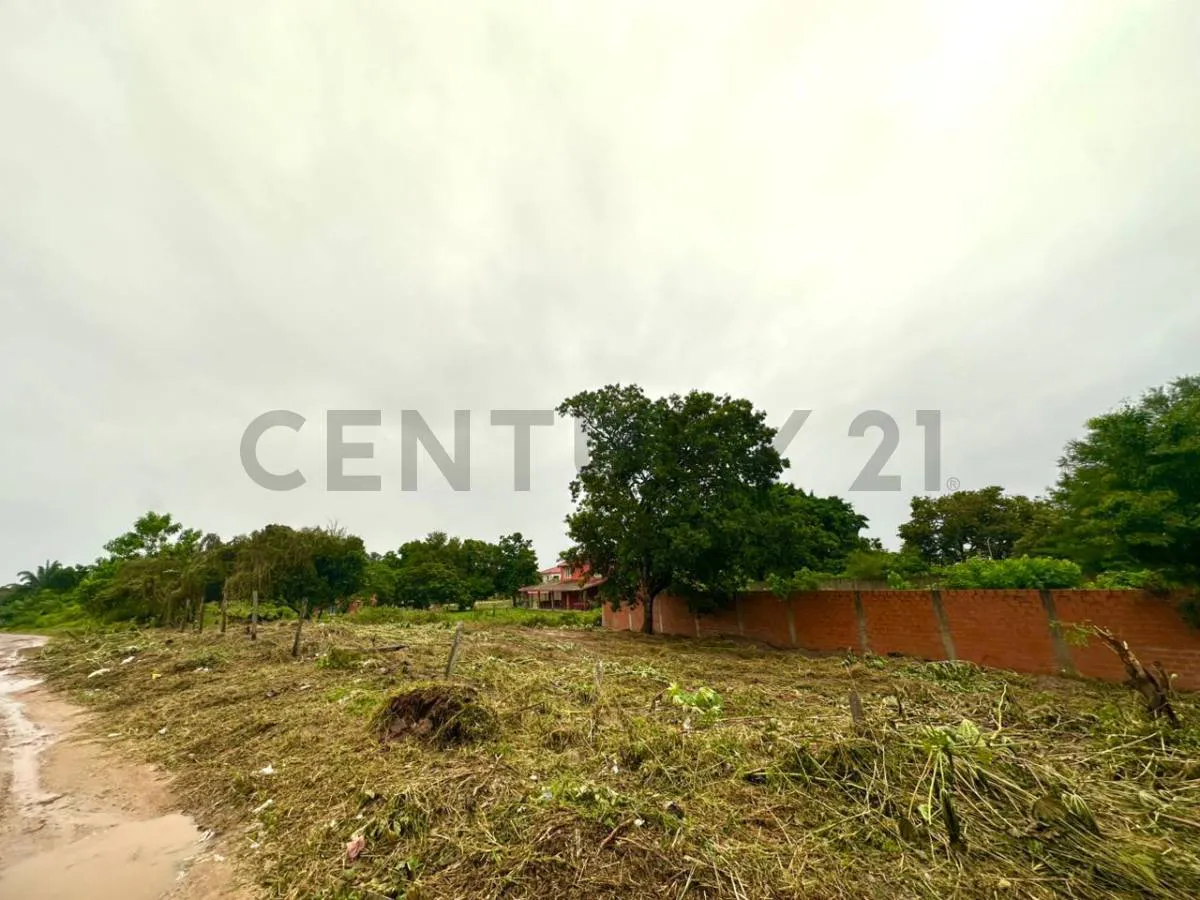 Foto 6 de Amplio terreno en Venta - En esquina
