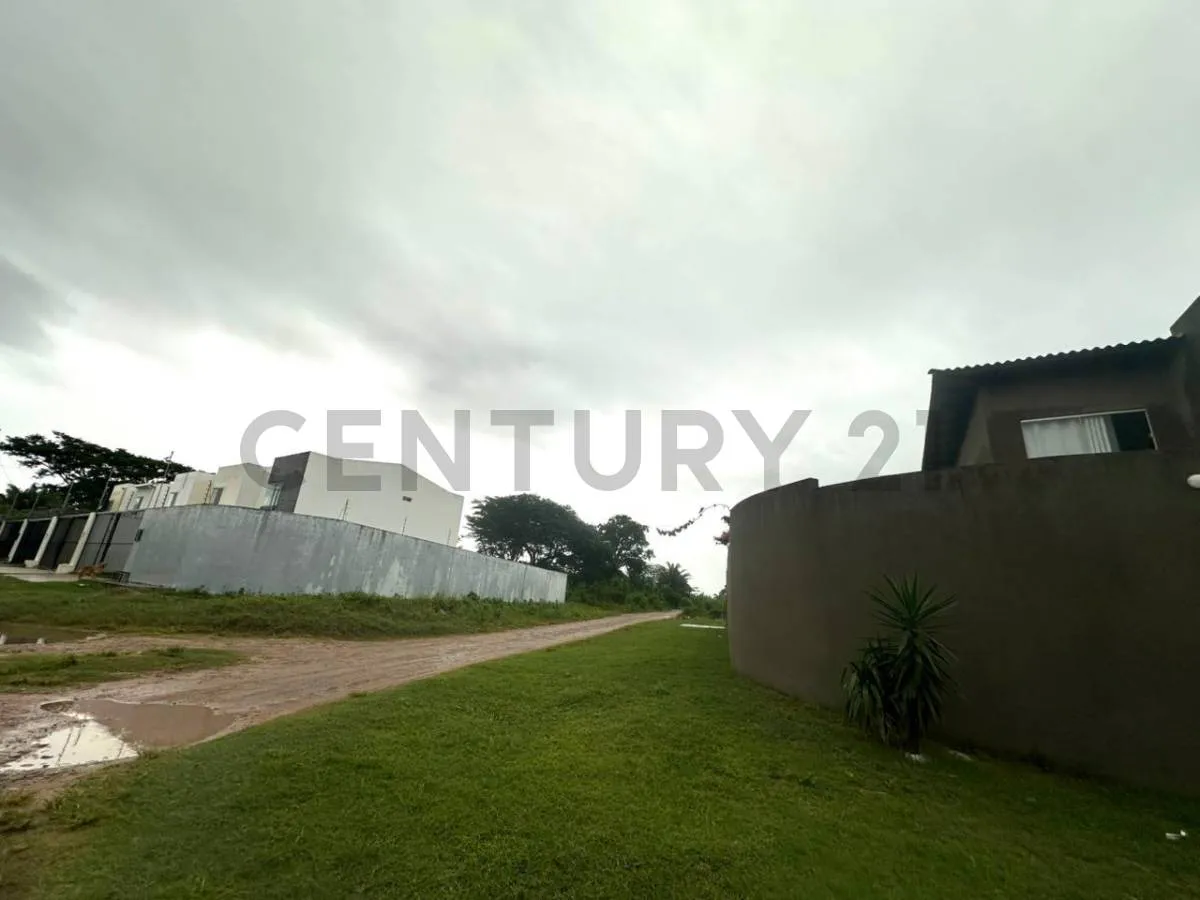 Foto 9 de Amplio terreno en Venta - En esquina