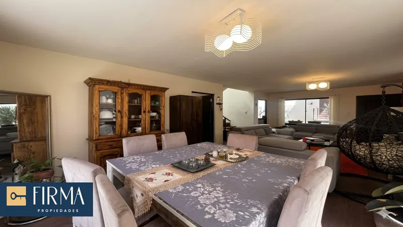 Foto 11 de Compra Esta Amplia Casa en Urbanización El Pedregal