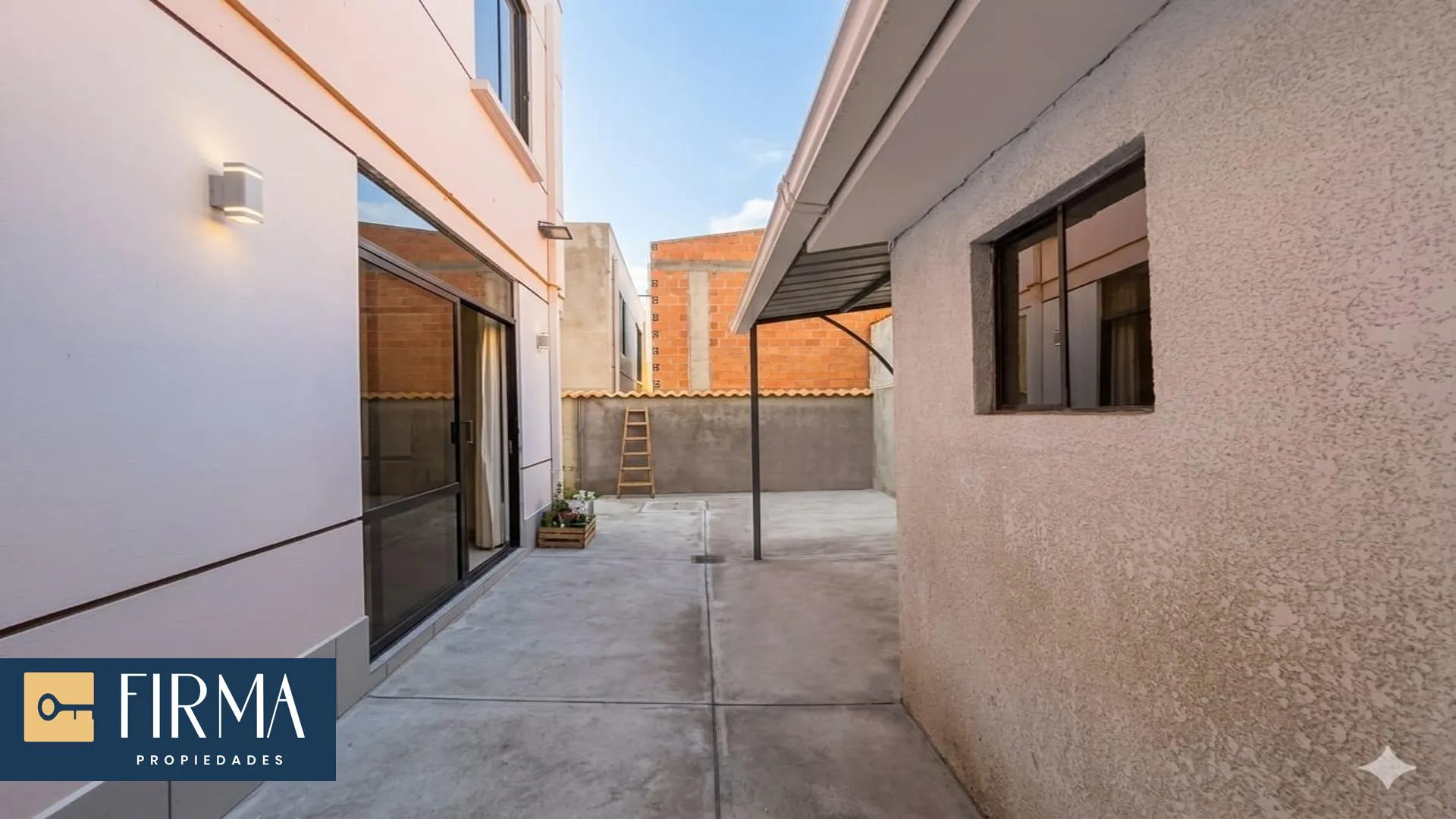 Foto 10 de Compra Esta Amplia Casa en Urbanización El Pedregal