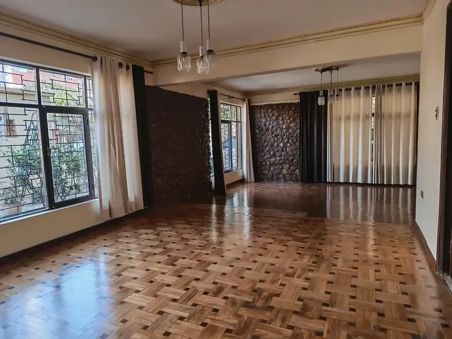 Foto 1 de Oficina Independiente en Alquiler 200m2 en Planta baja casi Av Aniceto Padilla y Av Libertador
