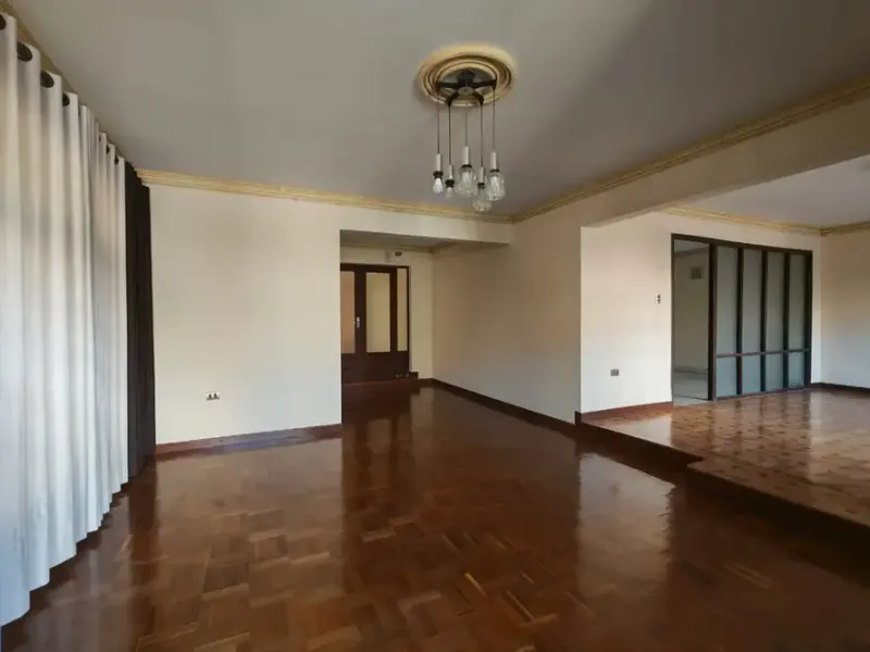 Foto 10 de Oficina Independiente en Alquiler 200m2 en Planta baja casi Av Aniceto Padilla y Av Libertador