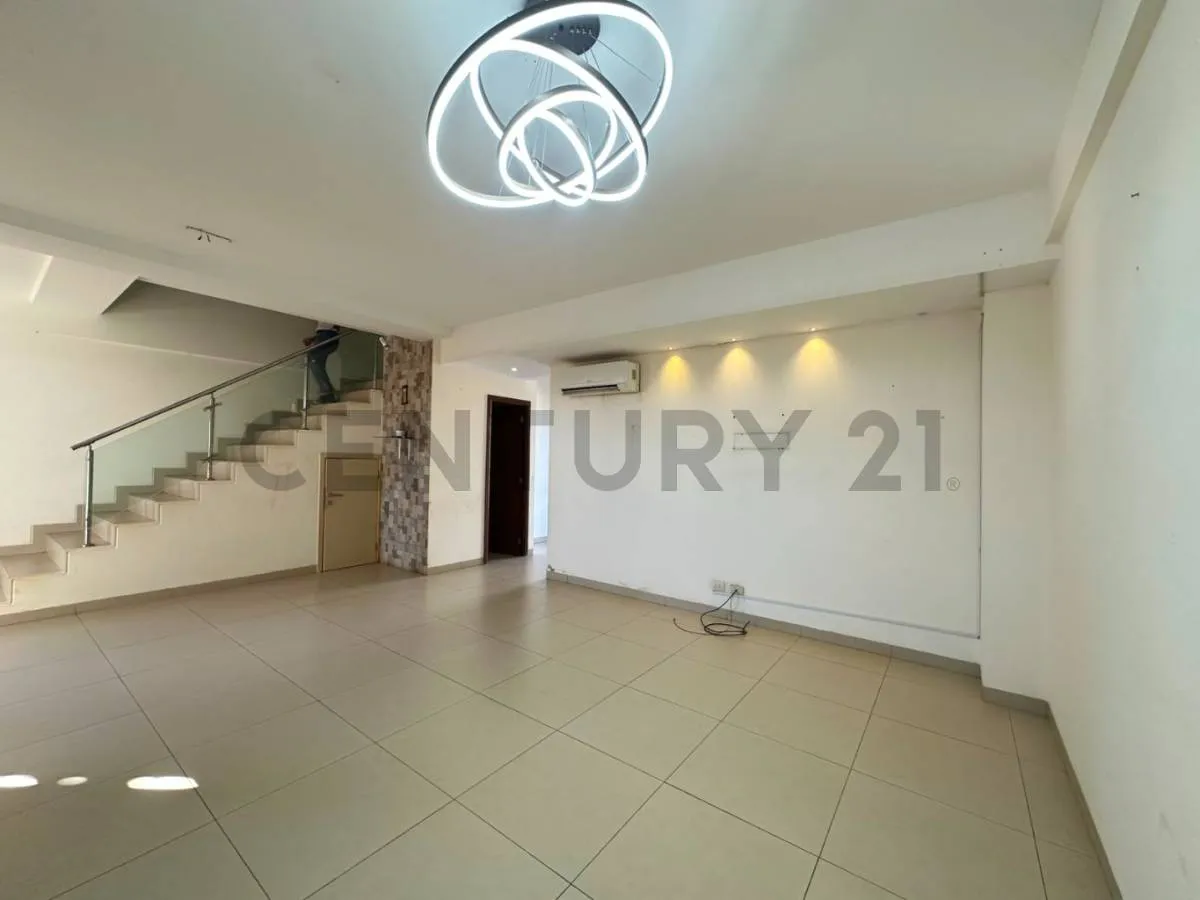 Foto 5 de Hermosa Casa en Venta