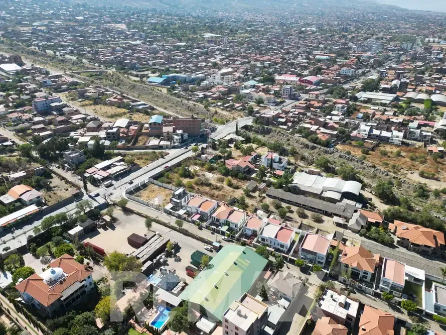 Foto 6 de Terreno en Venta Sobre Avenida Principal