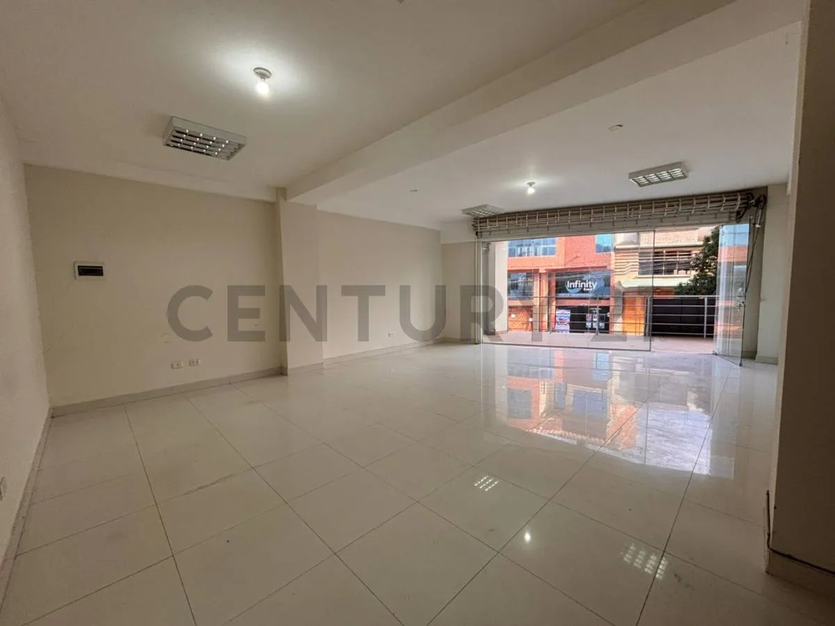 Foto 7 de ¡Local Comercial en Alquiler! – Edif. Las Torretas