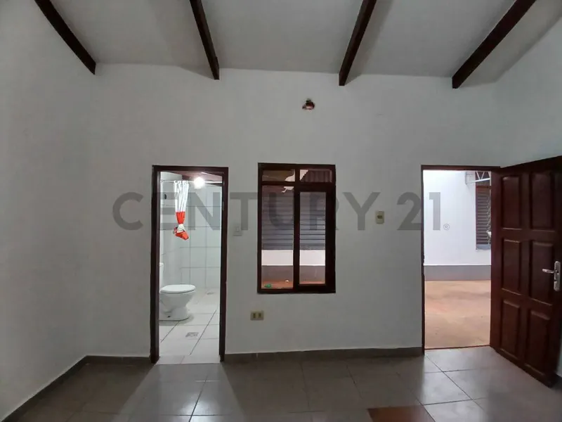 Foto 10 de En Alquiler – 2 Galpones + 3 Oficinas