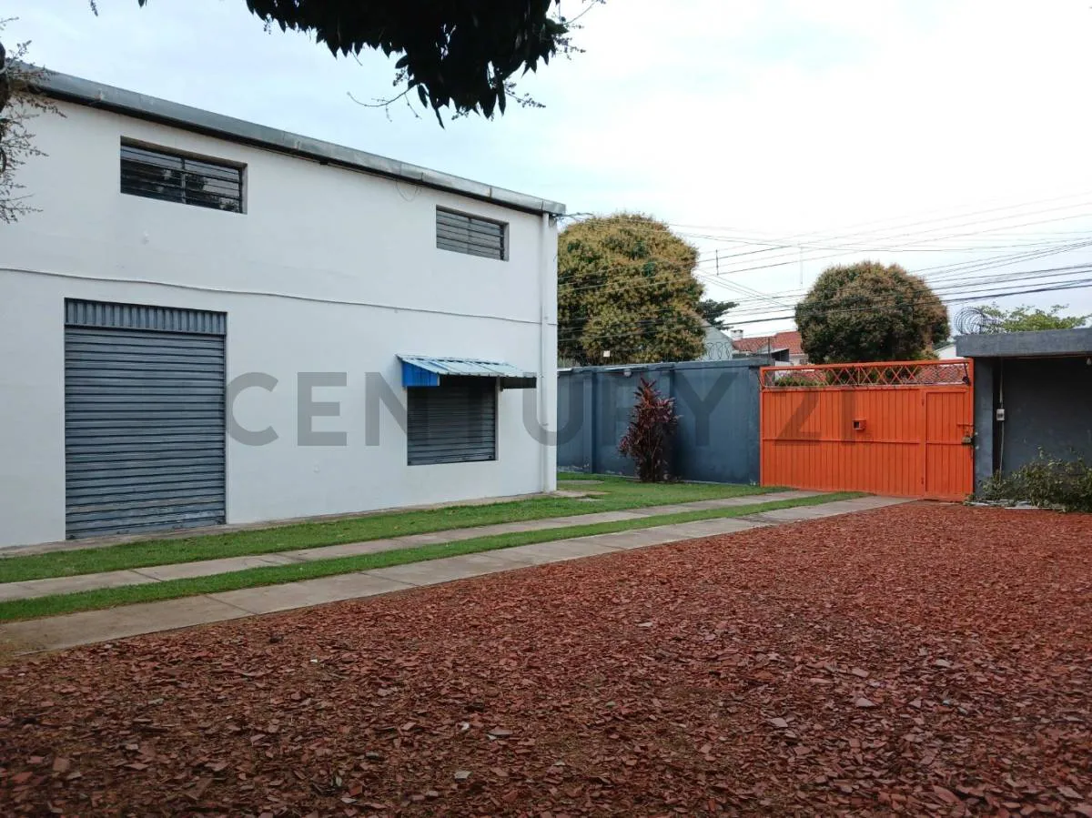 Foto 3 de En Alquiler – 2 Galpones + 3 Oficinas