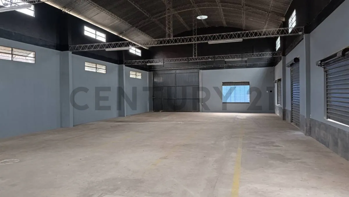 Foto 4 de En Alquiler – 2 Galpones + 3 Oficinas