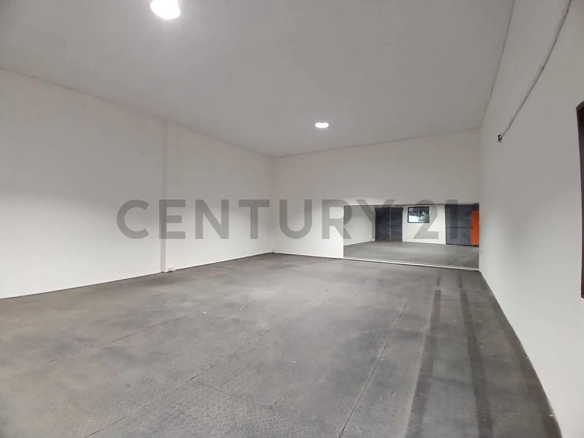Foto 6 de En Alquiler – 2 Galpones + 3 Oficinas