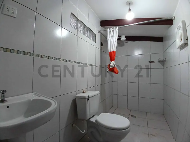 Foto 9 de En Alquiler – 2 Galpones + 3 Oficinas