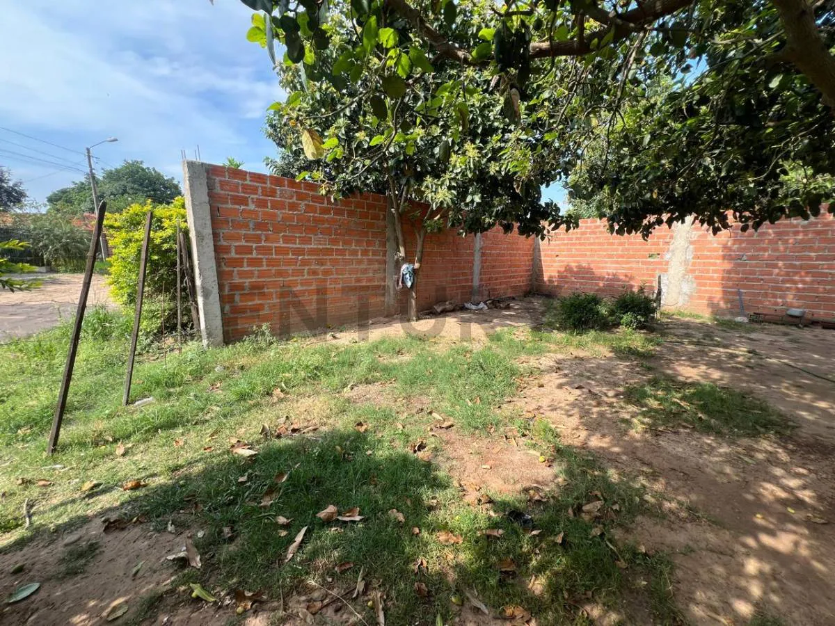 Foto 5 de Casa con 4 tiendas en anticretico