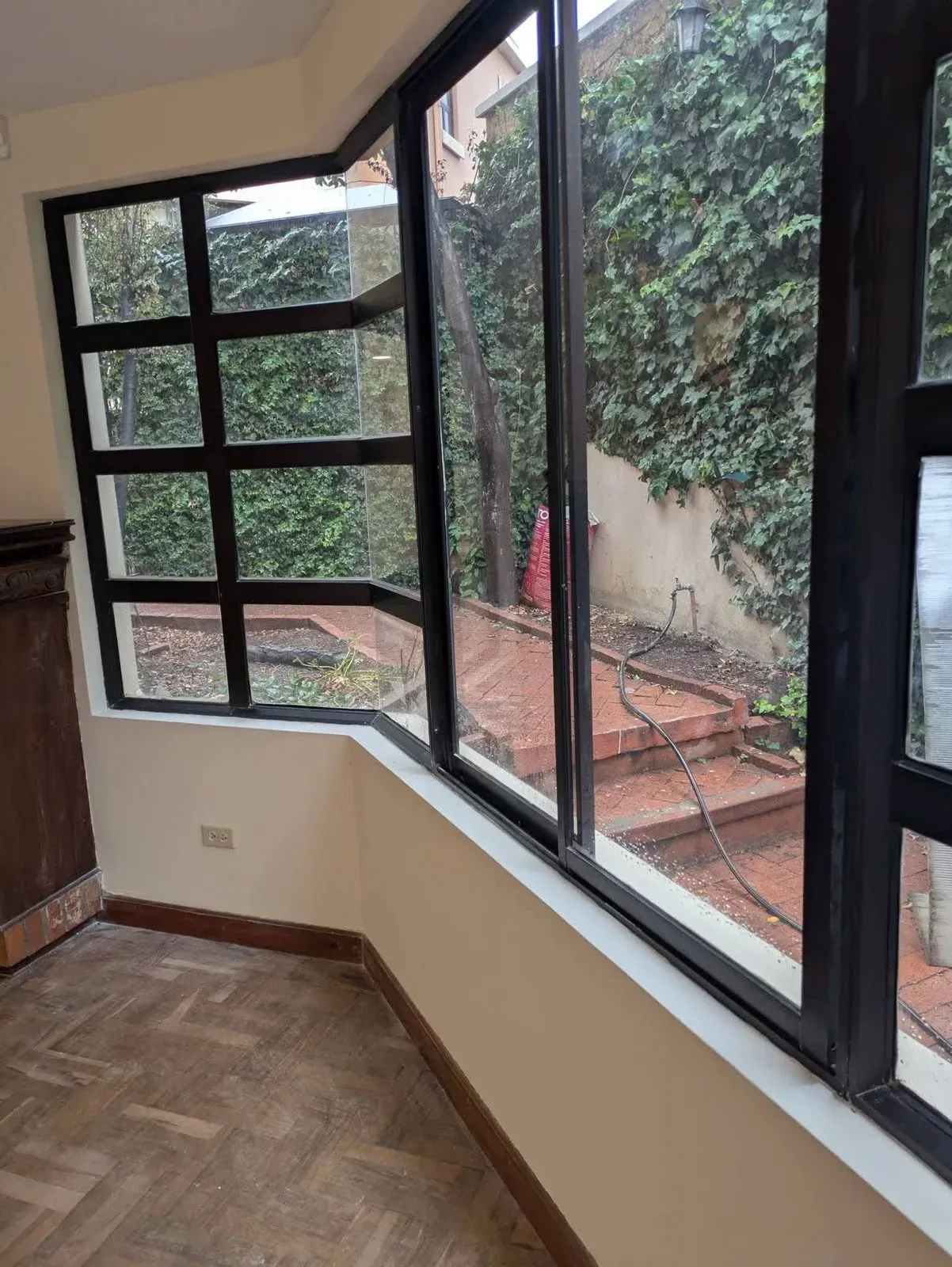 Foto 2 de En Venta Bonita Casa de 4 Dormitorios en La Zona de Calacoto