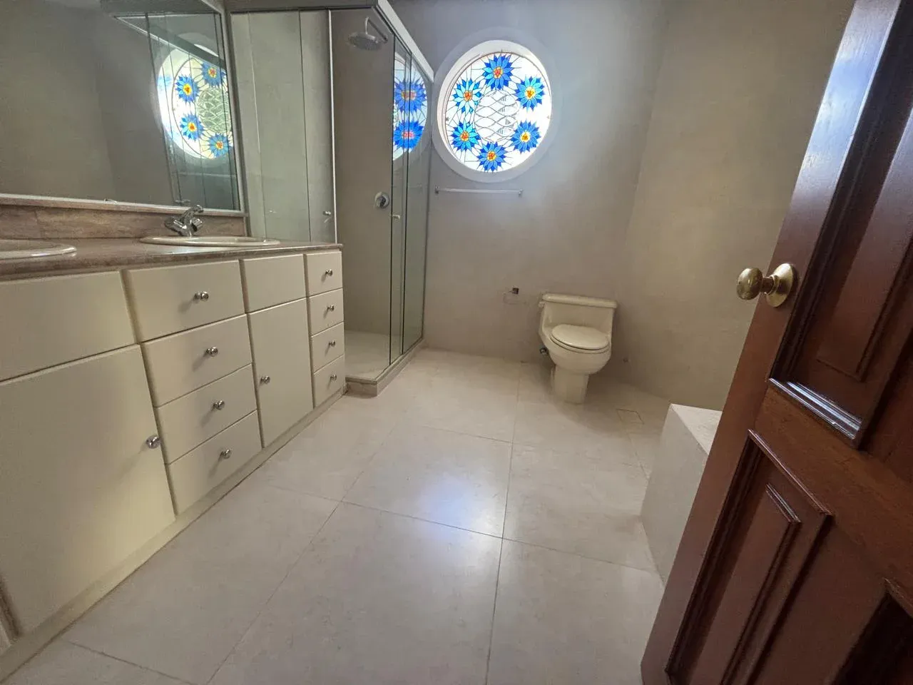 Foto 5 de En Venta Bonita Casa de 4 Dormitorios en La Zona de Calacoto