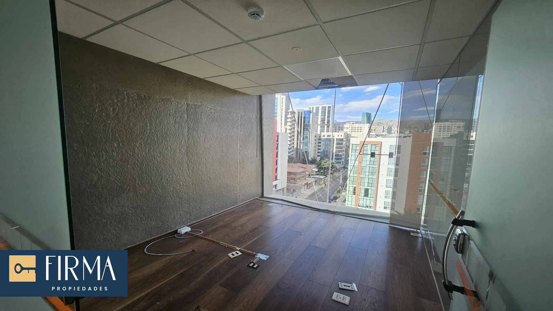 Foto 2 de Compra Tu Oficina en Edificio Exclusivo Calacoto
