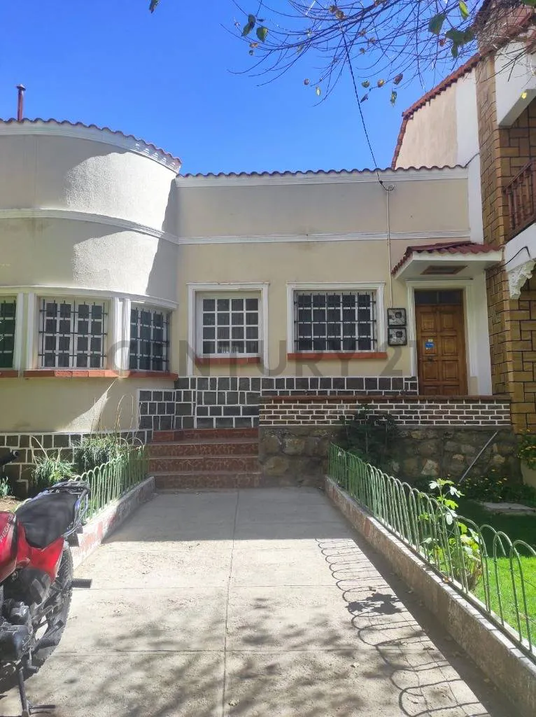 Foto 1 de Hermosa casa en zona central en venta