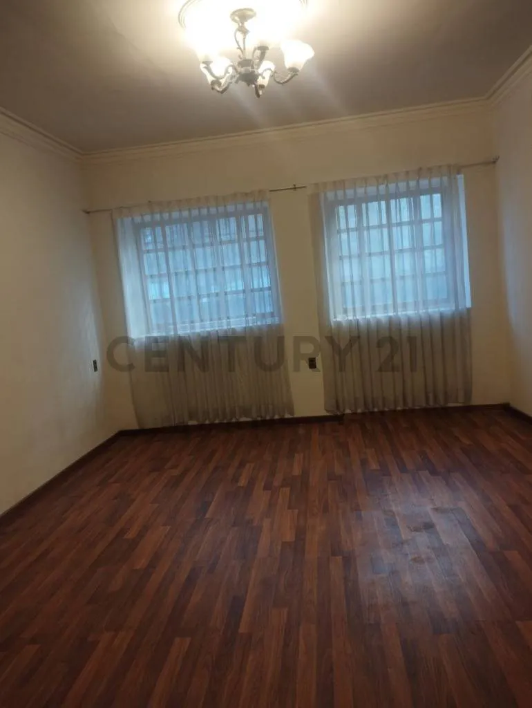Foto 2 de Hermosa casa en zona central en venta