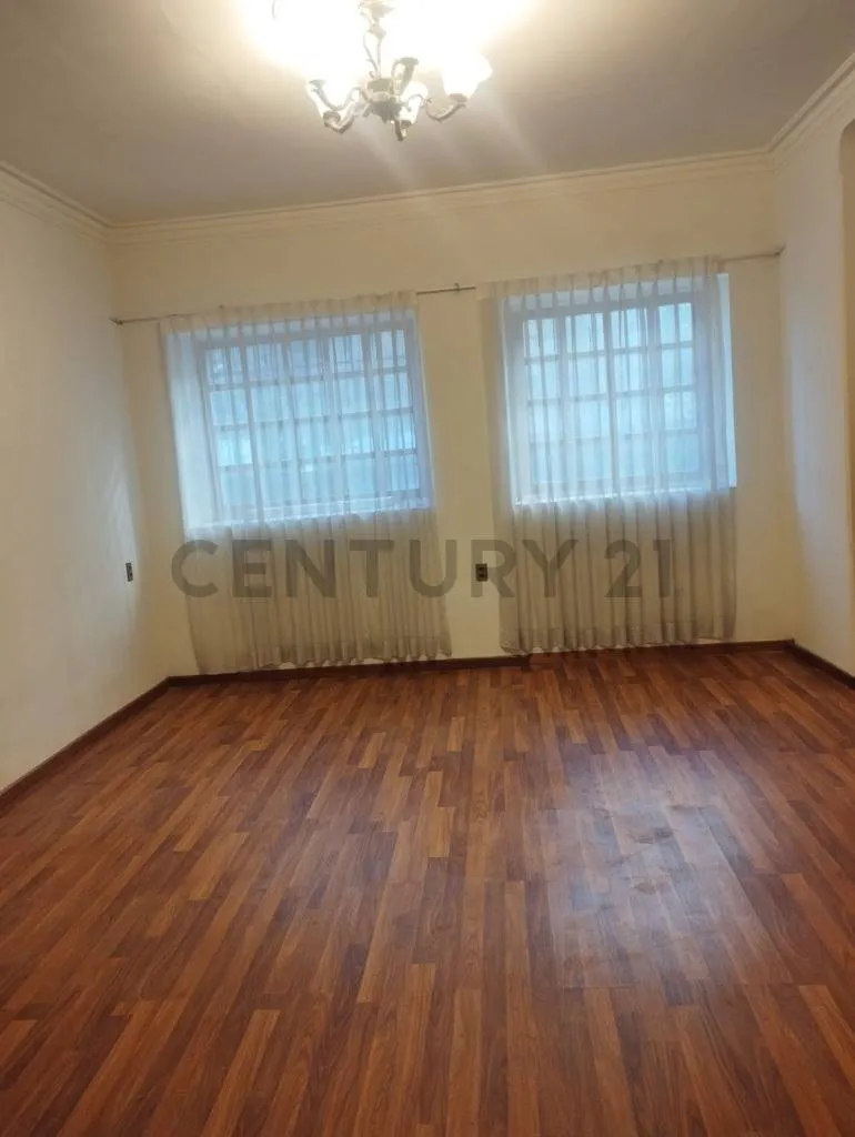 Foto 3 de Hermosa casa en zona central en venta