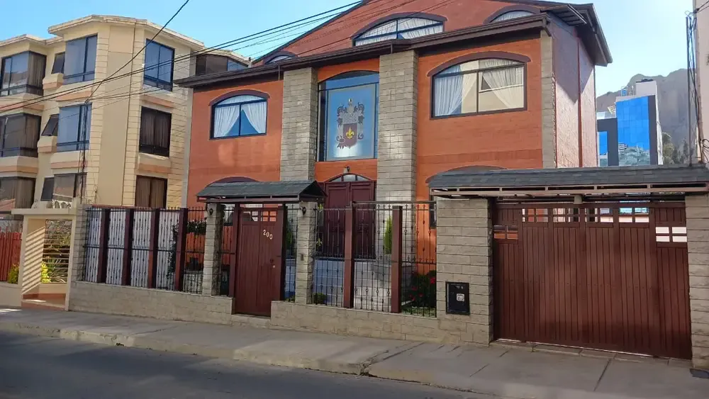 Foto 1 de Casa en Alquiler – Amplia, Cómoda y con Excelentes Espacios Irpavi