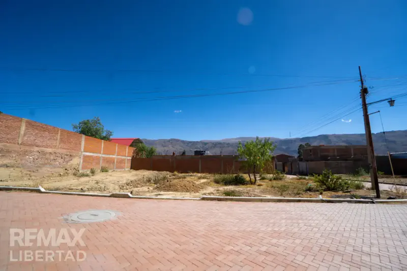 Foto 6 de Lote en Esquina - Urb. Colinas del Este - Tuscapujio