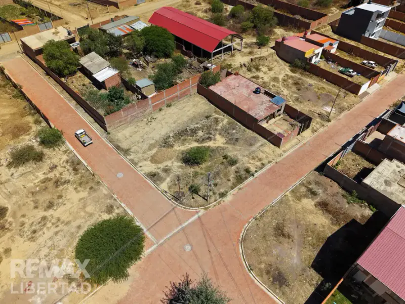 Foto 8 de Lote en Esquina - Urb. Colinas del Este - Tuscapujio