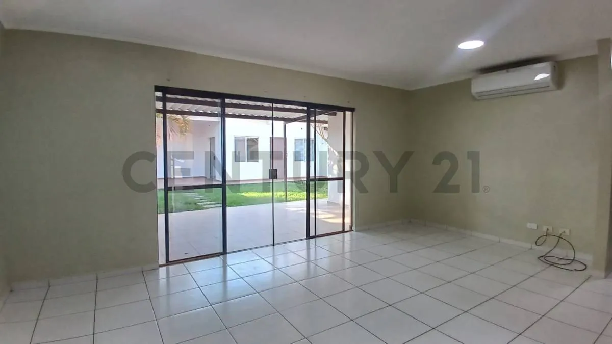 Foto 3 de Casa en Alquiler en Riviera 1