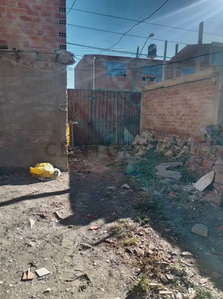Foto 2 de Casa en Venta Como Lote a Pocos Pasos de La Av. Dehene