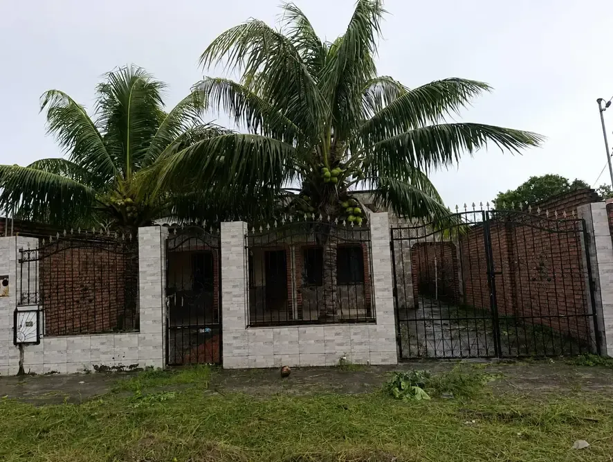 Foto 1 de Casa en venta en Warnes con amplio terreno de 300 m² y parqueo