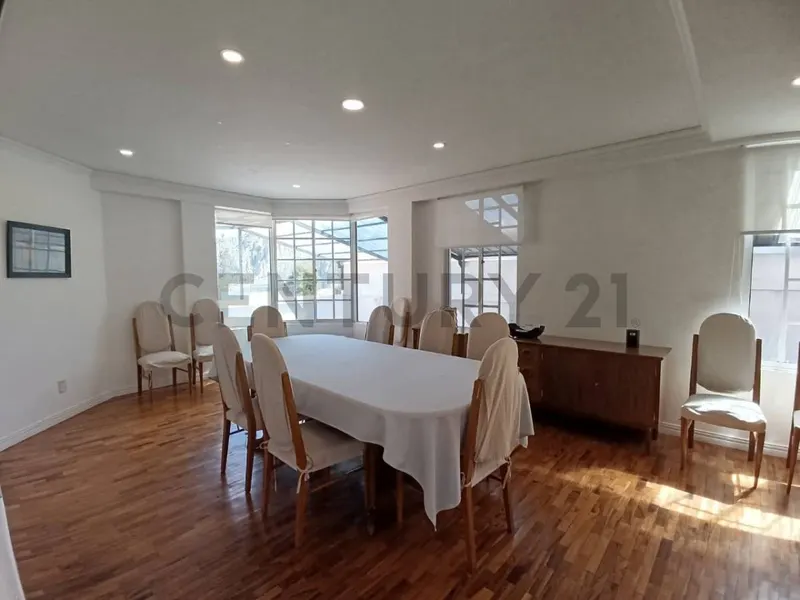 Foto 10 de Oportunidad Única – Casa de Lujo en Anticretico, Urbanización Terra María