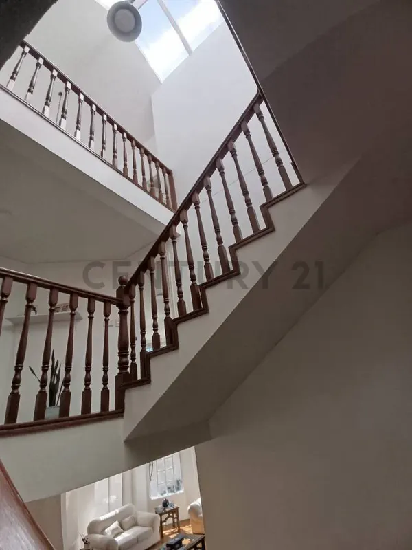 Foto 16 de Oportunidad Única – Casa de Lujo en Anticretico, Urbanización Terra María