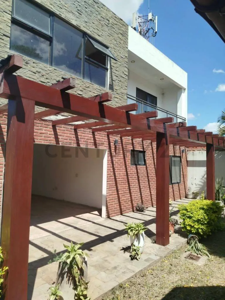 Foto 2 de Casa en Venta + 2 Departamentos | Av. Virgen de Luján