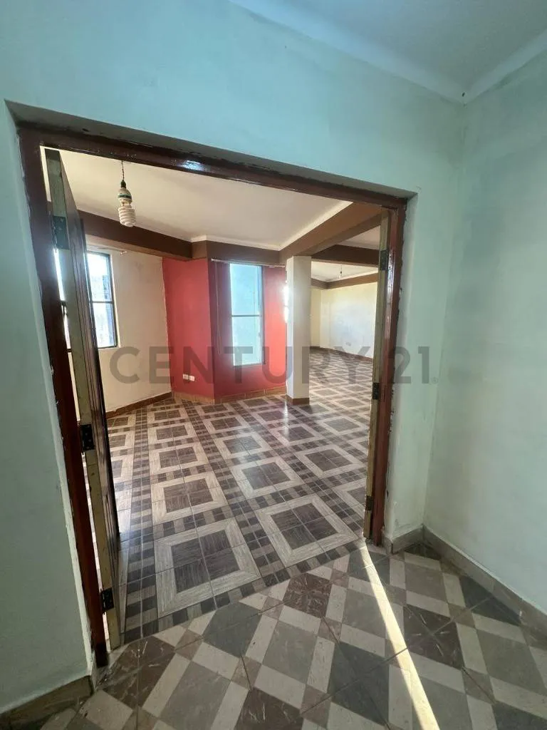 Foto 2 de Casa de 5 Pisos en Venta con Departamentos, Garzonier