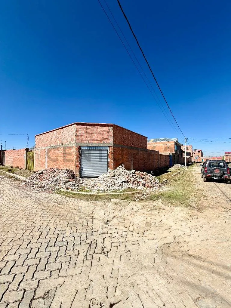Foto 1 de Casa en Esquina en Venta Zona Villa Imperial Elalto